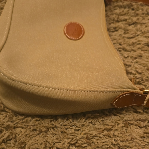Elegant Longchamp Tan Shoulder Bag - Picture 11 of 14